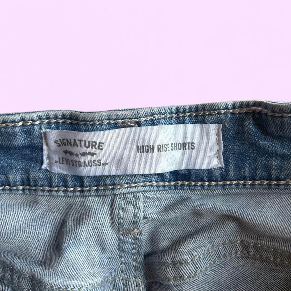 Levi’s High Waisted Size 14 Denim Shorts - Picture 2 of 6